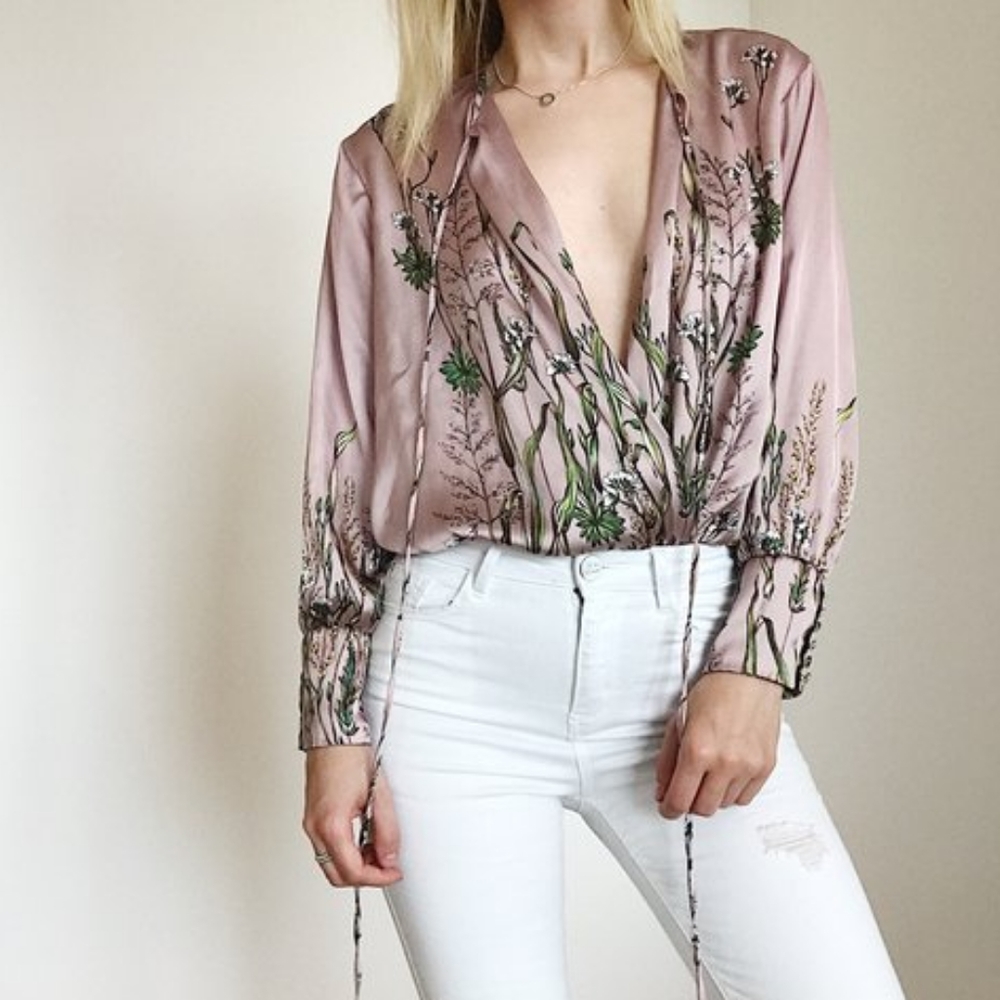 Zara 🧿 Pink Floral Bodysuit plunge neck blouse